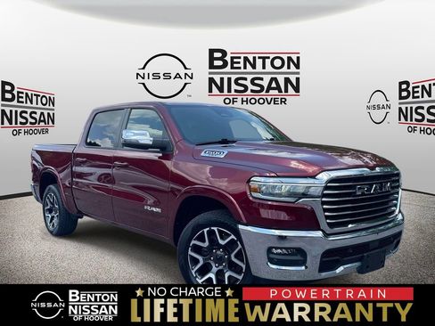 Used 2025 RAM 1500 Laramie AWD/4WD image 1
