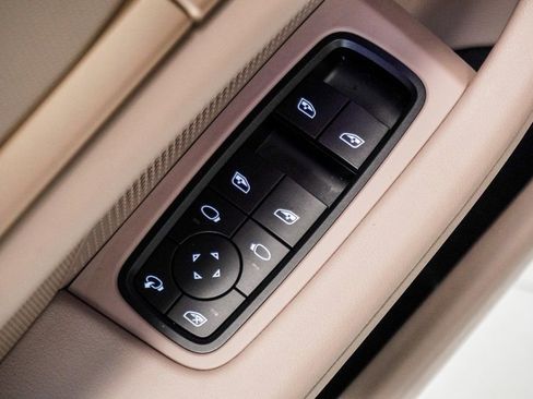 Used 2023 Porsche Taycan 4S w/ Premium Package image 37