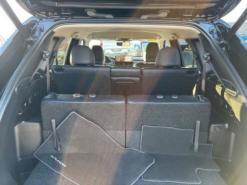 Used 2025 Mitsubishi Outlander SE image 12