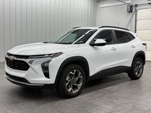 Used 2025 Chevrolet Trax LT image 5