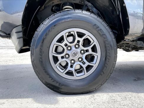 Used 2018 Toyota Tacoma SR RWD image 8