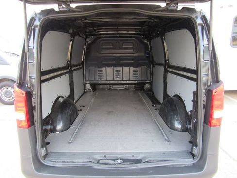 Used 2022 Mercedes-Benz Metris image 9