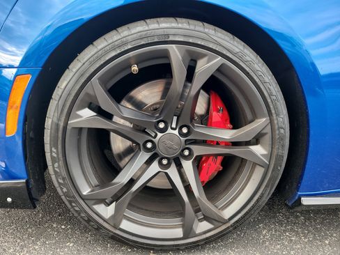 Used 2018 Chevrolet Camaro SS RWD image 9