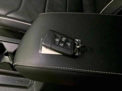 Used 2023 Volkswagen Tiguan SEL R-Line image 18