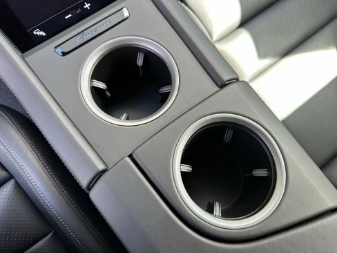 Used 2025 Porsche Taycan image 22