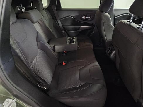 Used 2021 Jeep Cherokee Latitude FWD image 22