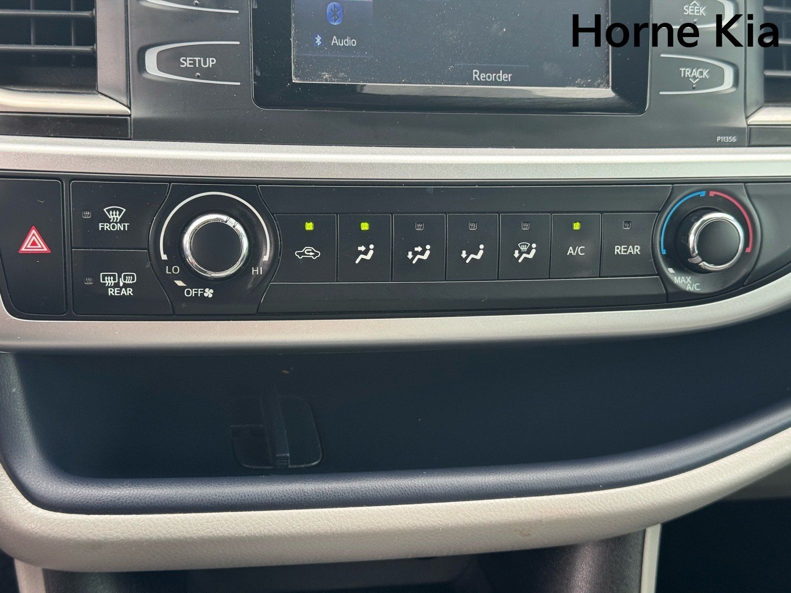Used 2018 Toyota Highlander LE FWD image 24