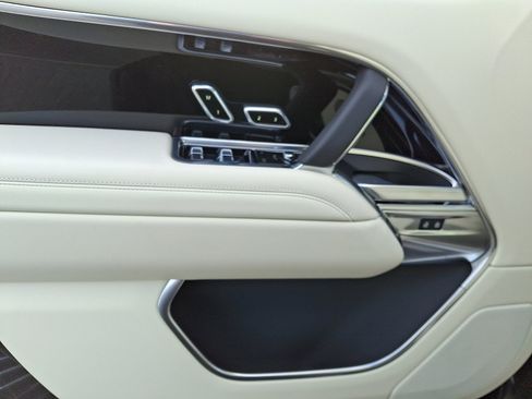 New 2026 Land Rover Range Rover Long Wheelbase SE image 10