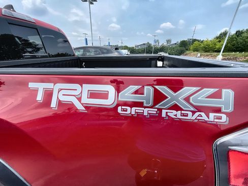 Used 2021 Toyota Tacoma TRD Off-Road w/ TRD Premium Off Road Package AWD/4WD image 30