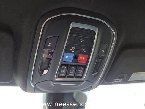 New 2025 Jeep Grand Cherokee Limited image 35