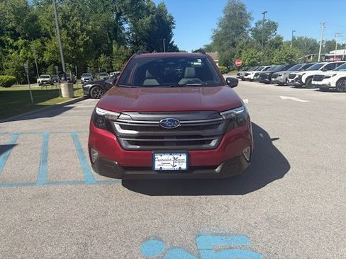 Used 2025 Subaru Forester Premium AWD/4WD image 3