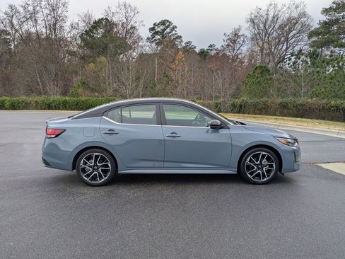 Used 2024 Nissan Sentra SR w/ SR Premium Package image 4