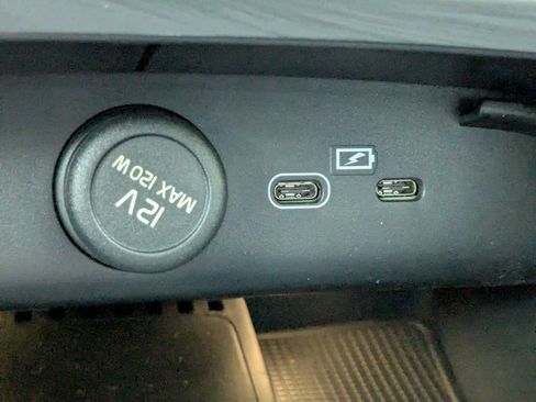 New 2026 Volvo XC40 B4 Plus w/ Protection Package Premier FWD image 24
