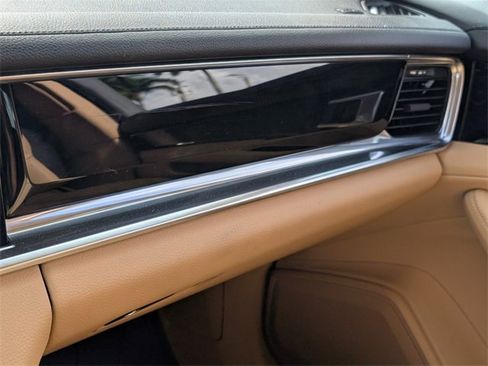 Used 2021 Porsche Panamera image 23