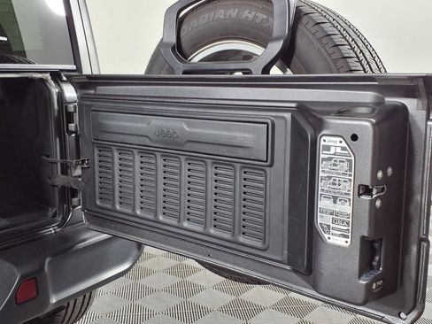 Used 2024 Jeep Wrangler Unlimited w/ LED Headlamp & Fog Lamp Group AWD/4WD image 15