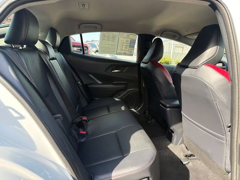 Used 2025 Toyota Prius Plug-In Hybrid FWD image 15