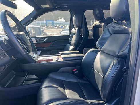 Used 2024 Lincoln Navigator Reserve image 5