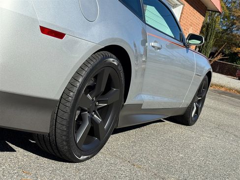 Used 2010 Chevrolet Camaro SS w/ LPO, Ground Effects Package image 37