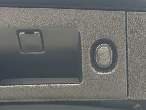 Used 2019 Chevrolet Tahoe Premier w/ Premier Plus Edition image 36