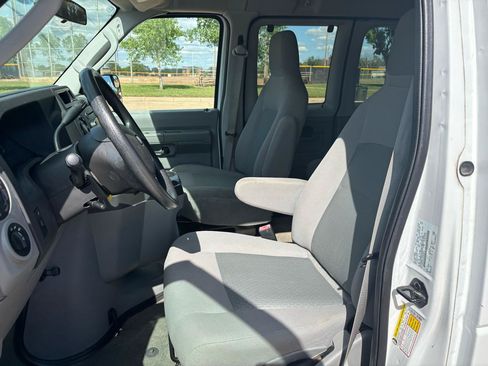Used 2014 Ford E-350 and Econoline 350 XLT RWD image 13