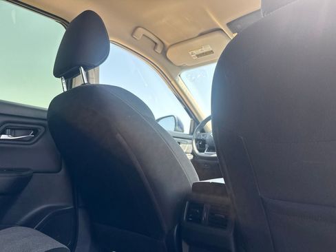 Certified 2025 Nissan Rogue SV FWD image 28