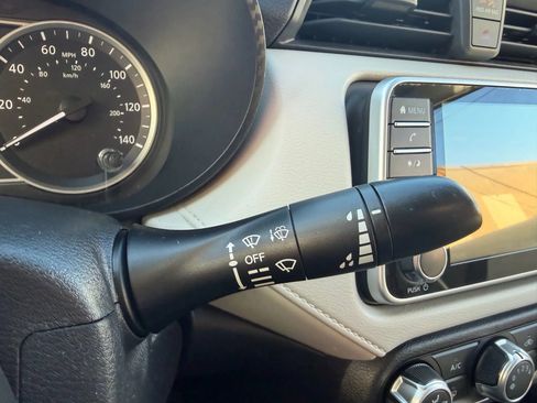 Used 2021 Nissan Versa SV image 15