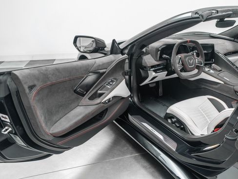 Used 2023 Chevrolet Corvette Stingray Premium Cpe w/ Z51 Performance Package RWD image 23