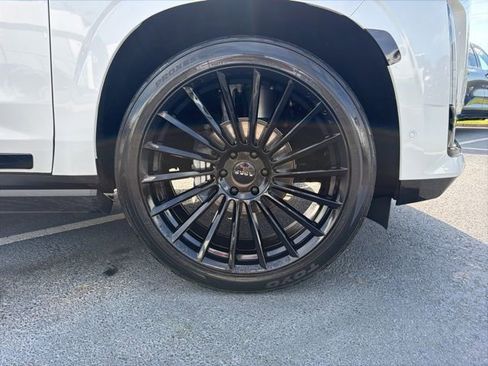 Used 2023 Cadillac Escalade ESV Sport Platinum image 4