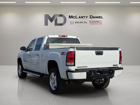 Used 2014 GMC Sierra 2500 Denali w/ Suspension Package, Off-Road image 4