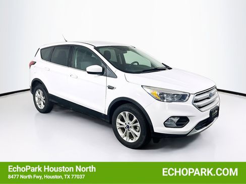 Used 2019 Ford Escape SE image 1