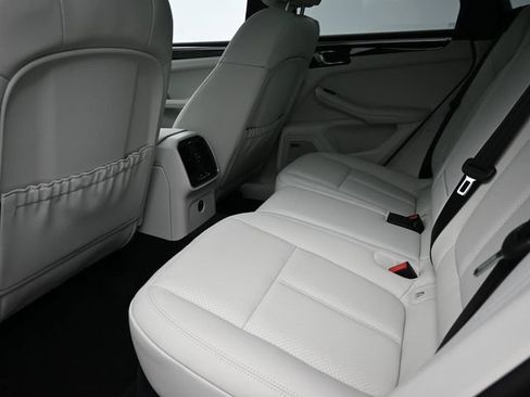 Certified 2026 Porsche Macan AWD/4WD image 18