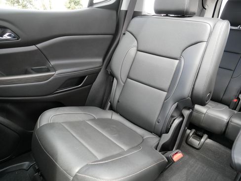 Used 2023 GMC Acadia SLT w/ Technology Package AWD/4WD image 12