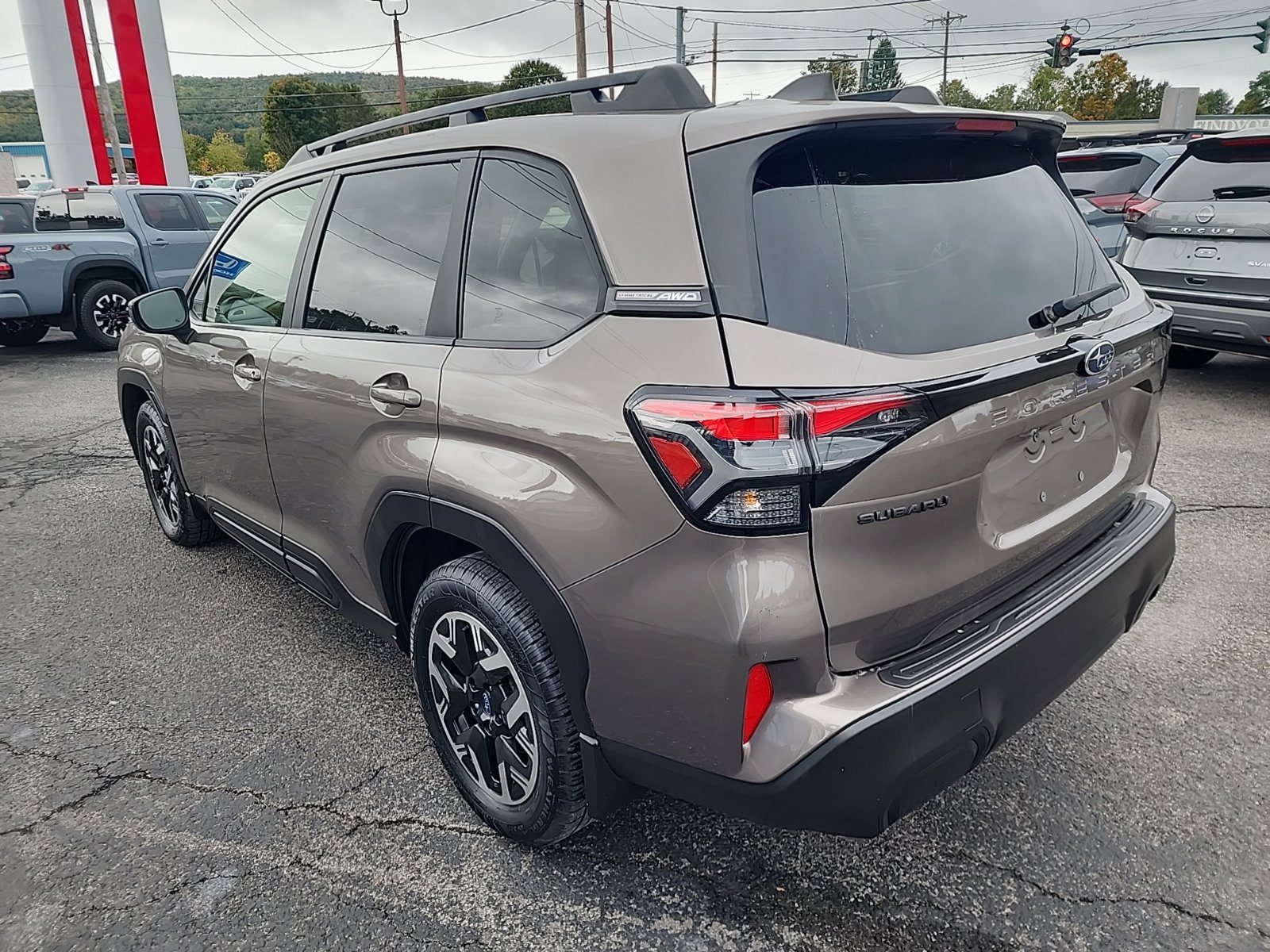 Used 2025 Subaru Forester Premium AWD/4WD image 6