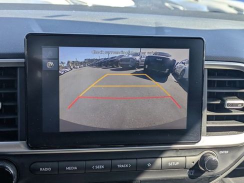 Used 2025 Hyundai Venue SEL FWD image 21