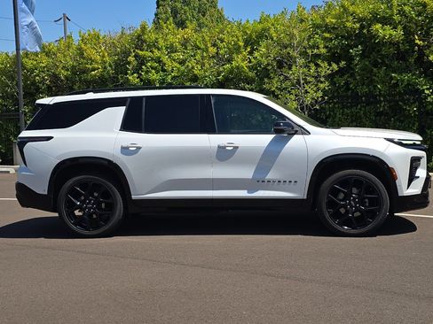 Used 2025 Chevrolet Traverse RS w/ LPO, Floor Liner Package AWD/4WD image 3