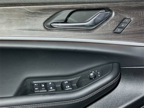 New 2025 Jeep Grand Cherokee L Limited w/ Luxury Tech Group II image 12