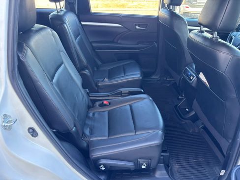 Used 2019 Toyota Highlander XLE AWD/4WD image 13
