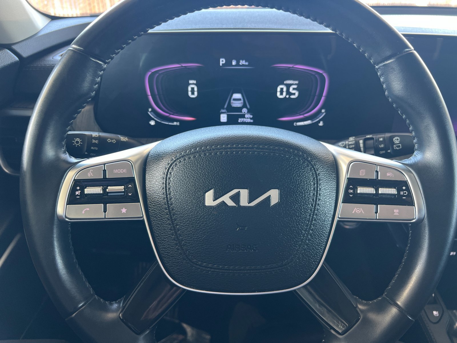Used 2024 Kia Telluride EX w/ EX Captain's Chair Package FWD image 24
