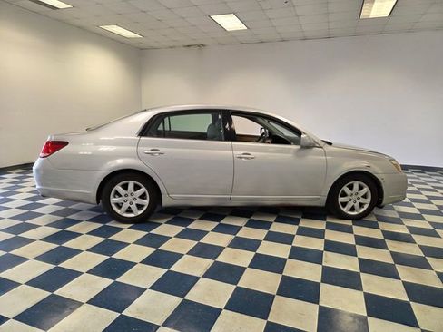 Used 2005 Toyota Avalon XLS FWD image 9