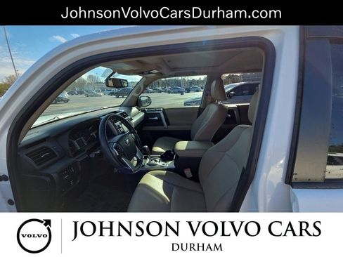 Used 2017 Toyota 4Runner SR5 Premium image 10