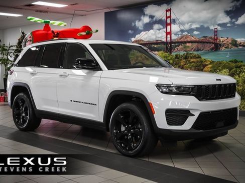 Used 2023 Jeep Grand Cherokee Altitude image 1