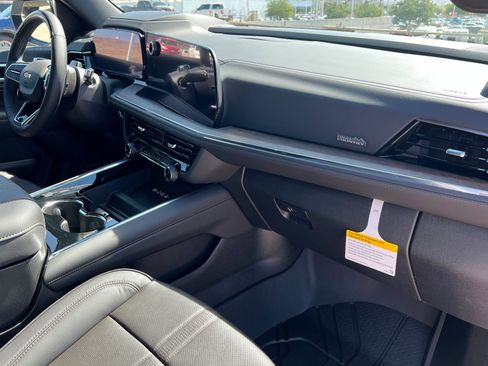 New 2026 Chevrolet Suburban High Country AWD/4WD image 26