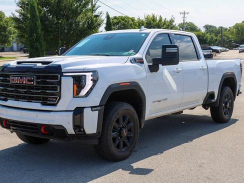Used 2025 GMC Sierra 2500 AT4 AWD/4WD image 6