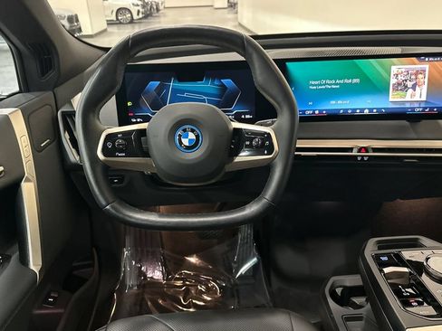 Used 2024 BMW iX xDrive50 AWD/4WD image 16