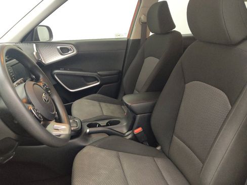 Used 2020 Kia Soul LX FWD image 17