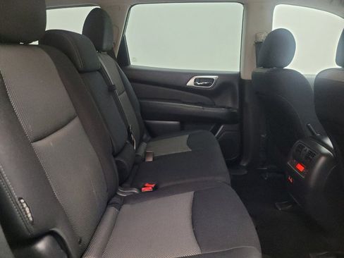 Used 2019 Nissan Pathfinder S image 19