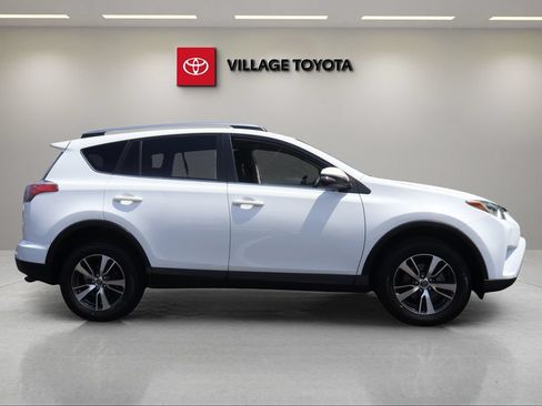 Certified 2018 Toyota RAV4 XLE FWD image 6
