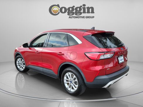 Certified 2020 Ford Escape SE image 2