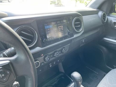 Used 2019 Toyota Tacoma TRD Off-Road image 21