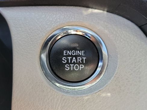 Used 2020 Toyota Sienna XLE w/ XLE Navigation Package FWD image 33